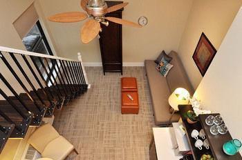 Dupont Place 3*